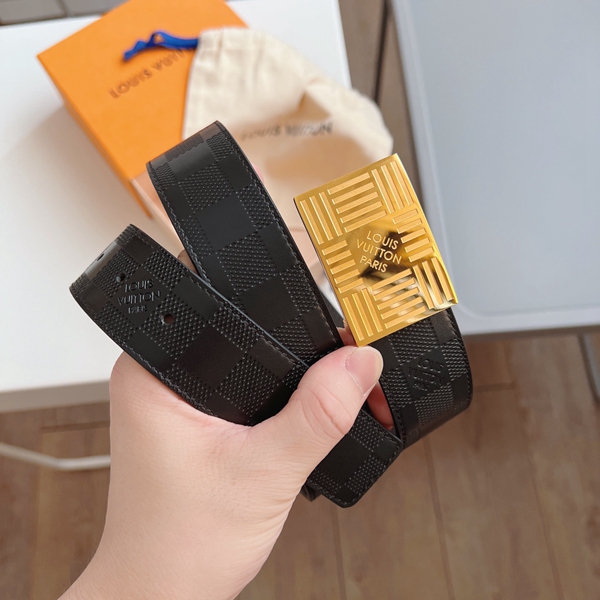 ルイヴィトンベルト正面デザイン